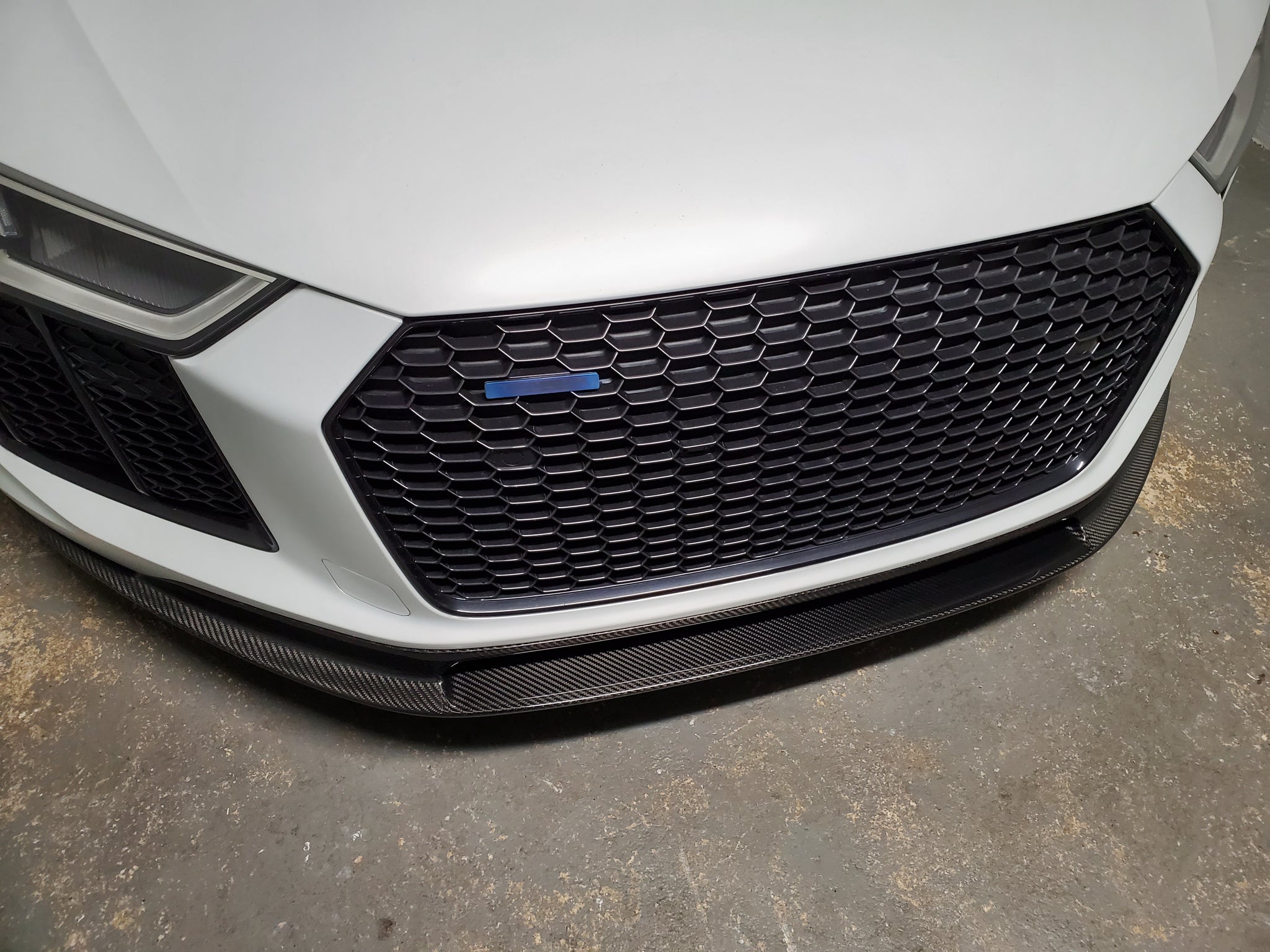 AutoTattoo Gloss Black Front Grille Emblem Badge For Audi R8 – 4S0853737GT94