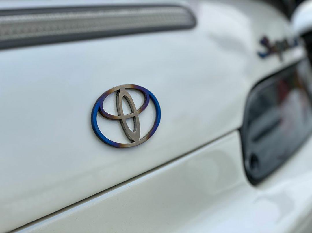 Tail Lights For Toyota Supra Genuine Toyota Supra MK4 JZA80 Turbo Emblem Kit - Set Of 4 Front & Rear Black OEM Badges | Made In Japan Toyota Supra Emblem Kit - Foto 9